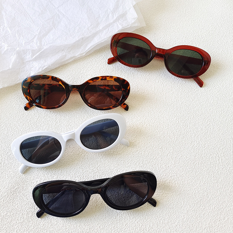 Occhiali da Sole Ovali Vintage - Designer Sunglasses recensione e prezzo